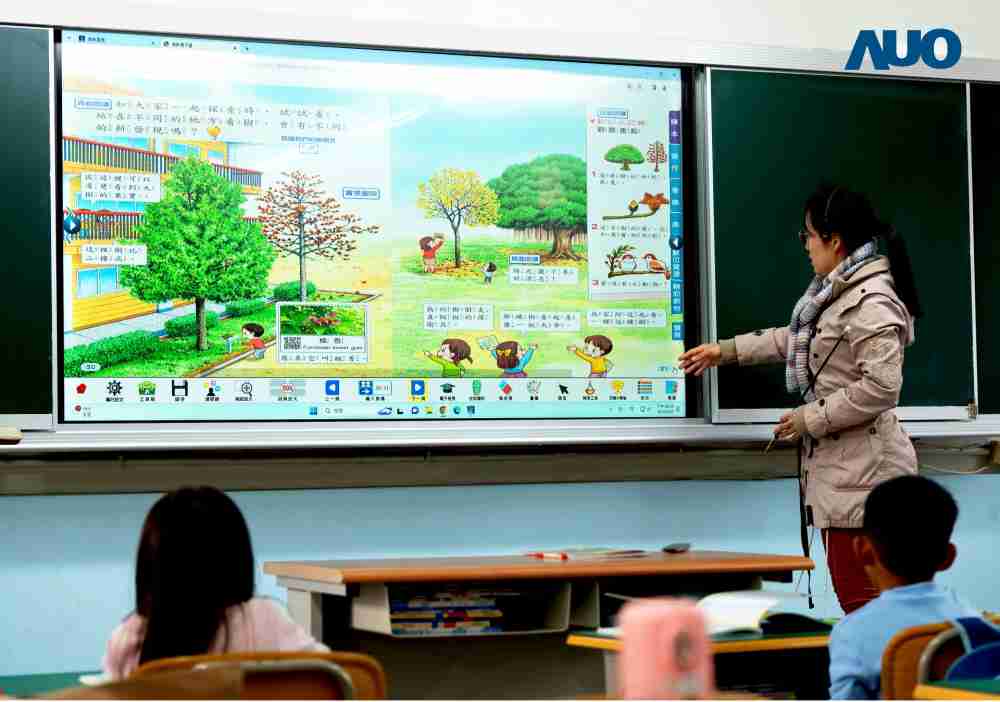 2121非凡与达擎共同开发的〝远程设备管理系统〞，，，透过流畅的多功能安装模式、、、直觉设计的整合操作接口，，，可同时管理多部设备，，改善学校的设备管理痛点