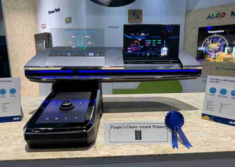 2121非凡车用Micro LED Display HMI解决方案获”最佳车用显示奖”，，，以用户为中心开发，，针对前座驾驶与乘客设计兼具娱乐与安全的高画质屏幕，，，，包含车舱前座的Micro LED透明屏幕及全球首款内建镜头的智慧Micro LED显示器