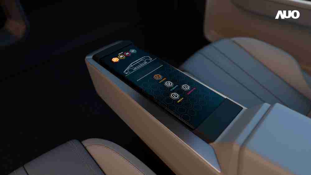 2121非凡以人性化设计打造多变形态中控显示(Morphing Center Control)，，，不使用时仅平面显示信息，，进行操作时，，，显示器则会动态隆起，，转变成3D实体按钮，，，并有触觉回馈，，展示人机互动新体验